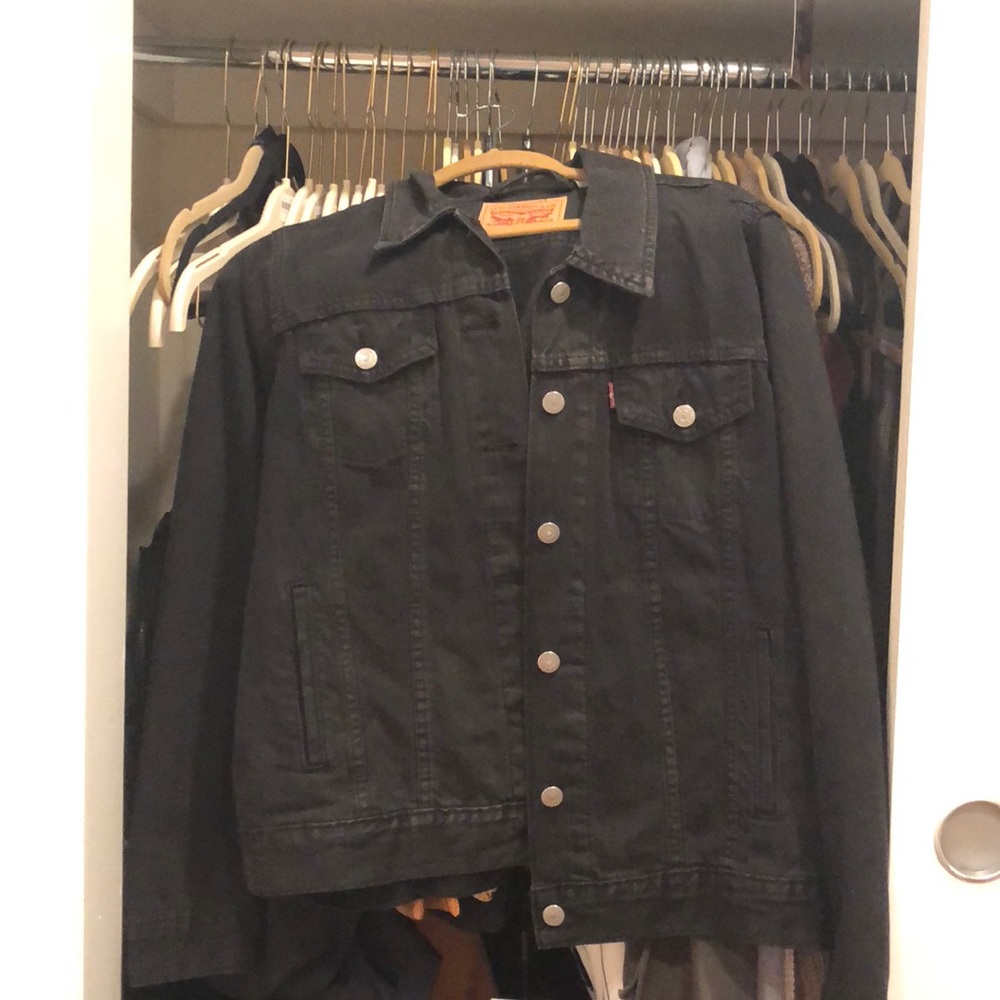 Black Levi’s jean jacket